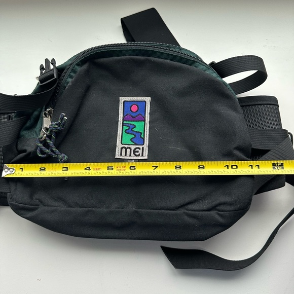 MEI Mountain Equipment Inc waist fanny pack. - Picture 4 of 11
